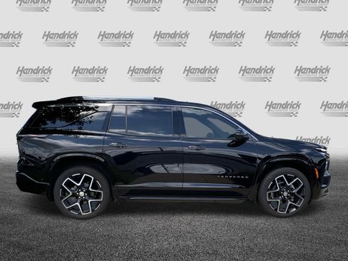 Used 2025 Chevrolet Traverse High Country AWD/4WD image 11