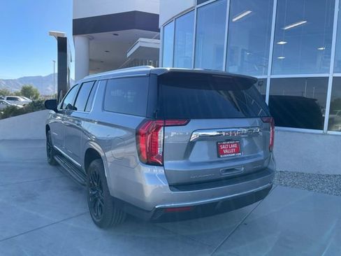 Used 2023 GMC Yukon XL SLT AWD/4WD image 4