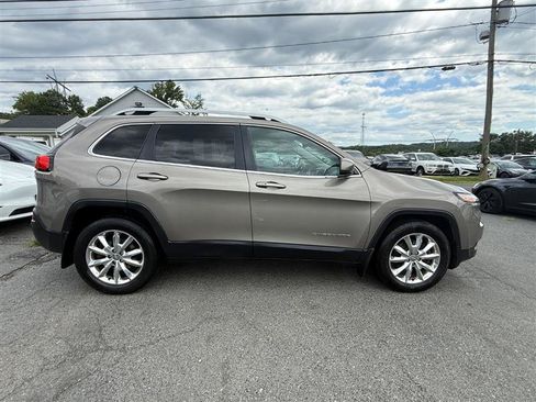 Used 2016 Jeep Cherokee Limited AWD/4WD image 8