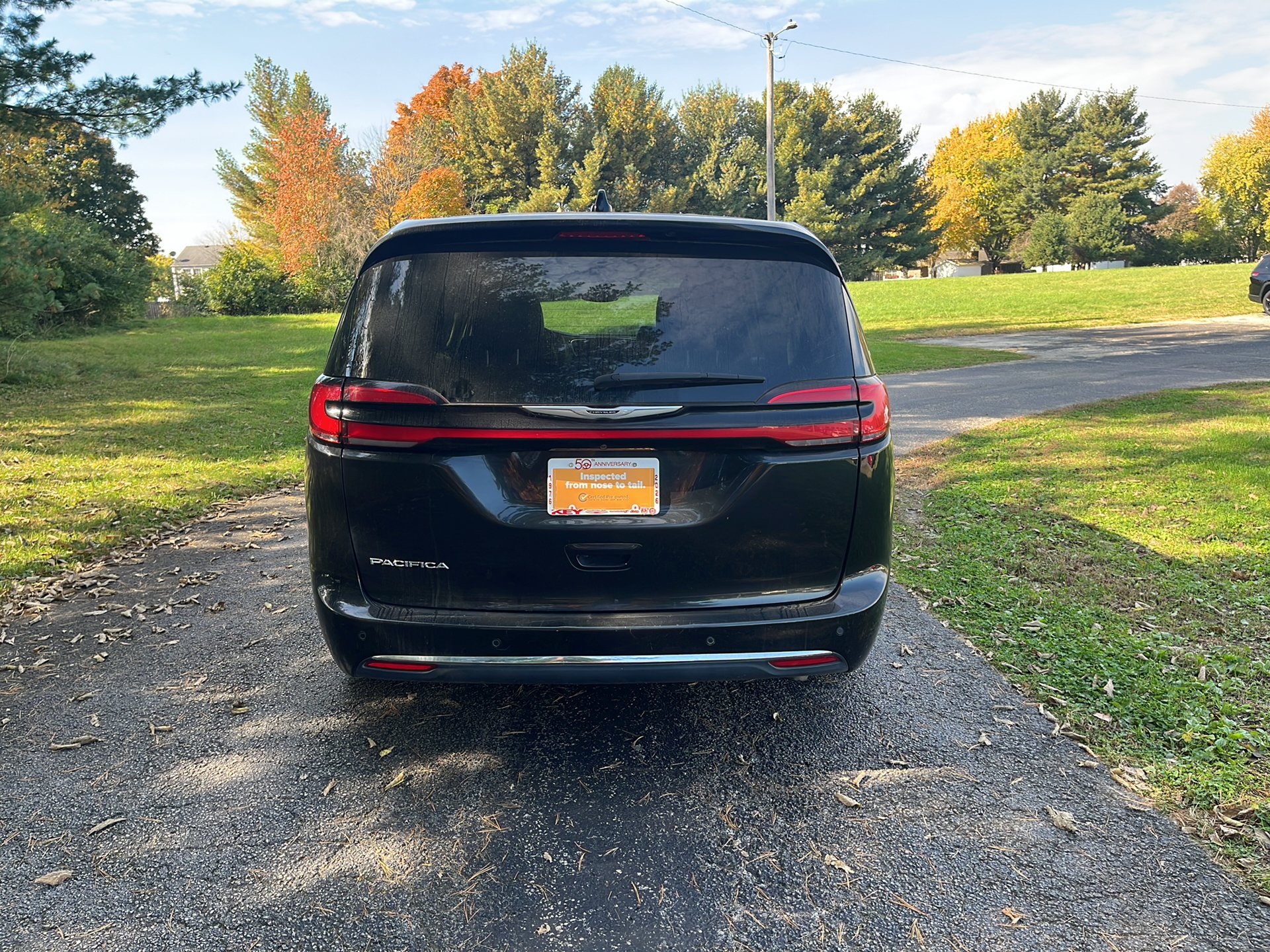 Used 2023 Chrysler Pacifica Touring-L FWD image 9