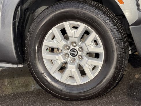 Used 2023 Nissan Frontier SV image 13