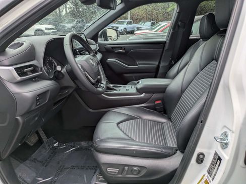 Used 2022 Toyota Highlander XSE FWD image 26