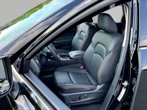 Used 2025 Nissan Pathfinder SL FWD image 17