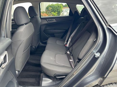 Used 2025 Kia Sportage LX FWD image 24