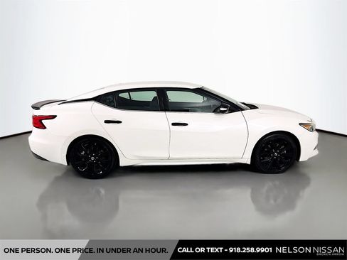 Certified 2017 Nissan Maxima SR w/ Midnight Edition FWD image 4
