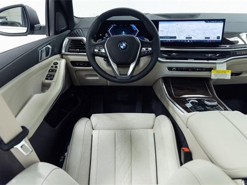 New 2026 BMW X5 xDrive50e image 4