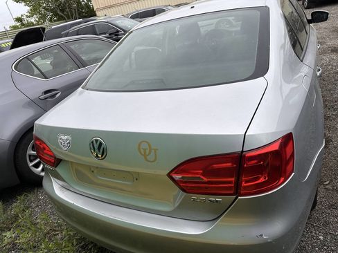 Used 2011 Volkswagen Jetta SE FWD image 9