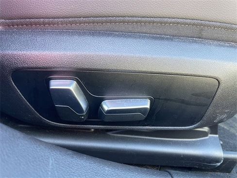 Used 2023 BMW 330i Sedan w/ Premium Package image 26