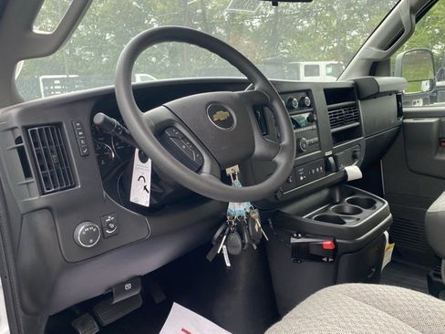 New 2025 Chevrolet Express 3500 w/ Power Convenience Package image 31