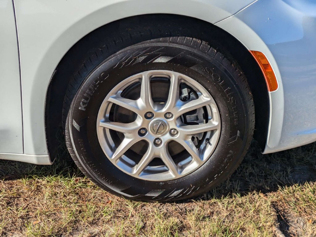 Used 2024 Chrysler Pacifica Touring-L FWD image 11
