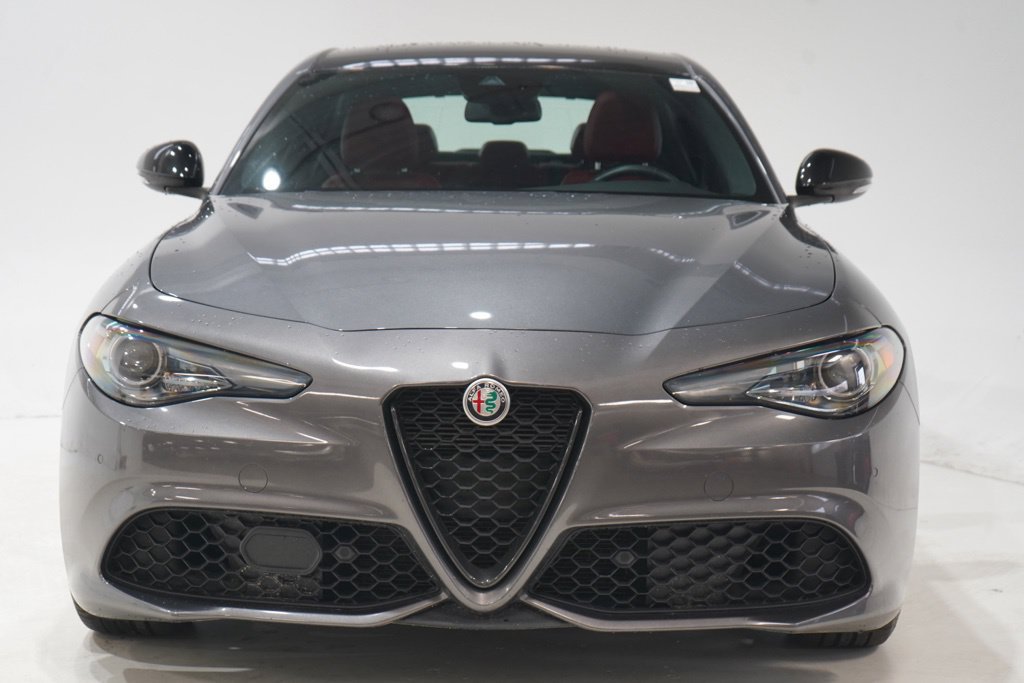 Used 2023 Alfa Romeo Giulia Veloce AWD/4WD image 2