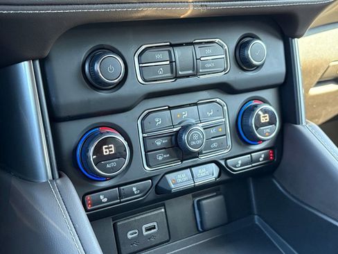 Used 2024 Chevrolet Tahoe Z71 w/ Luxury Package image 6