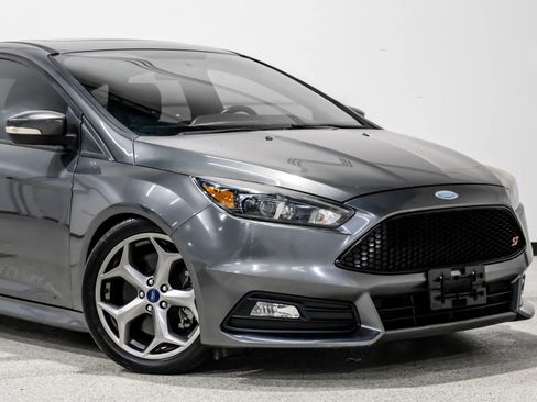Used 2018 Ford Focus ST w/ Equipment Group 402A image 13
