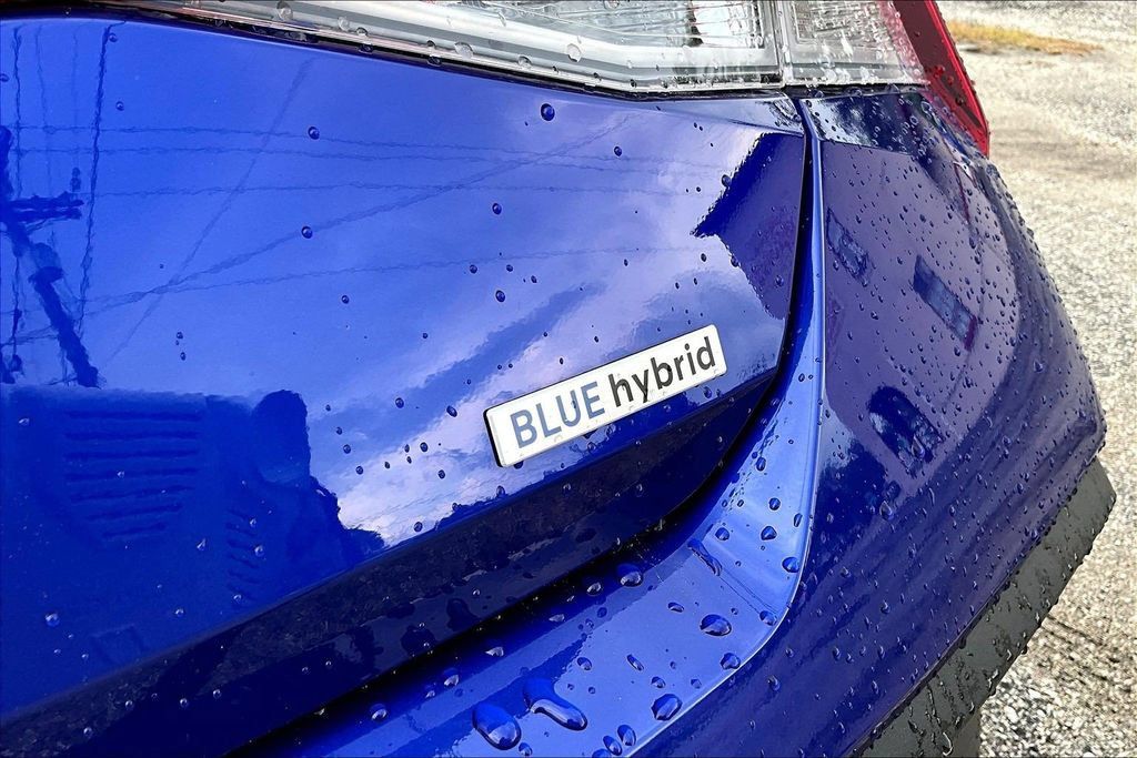 Used 2024 Hyundai Elantra Blue FWD image 26