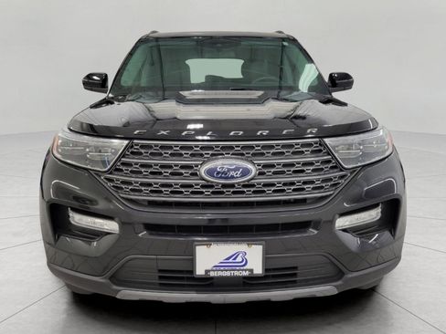 Used 2023 Ford Explorer XLT w/ Equipment Group 202A AWD/4WD image 43