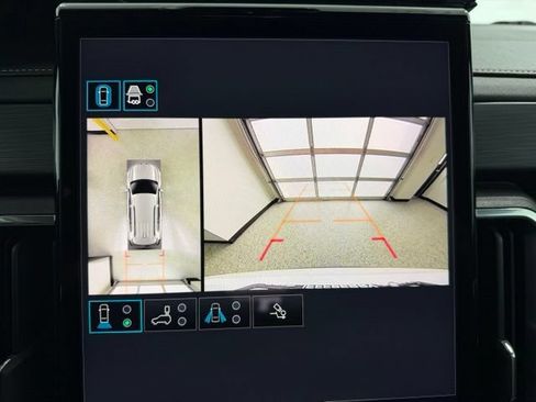 Used 2026 GMC Acadia Elevation w/ Elevation Premium Package FWD image 17