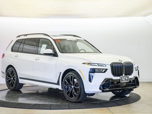 Certified 2024 BMW X7 xDrive40i w/ M Sport Package AWD/4WD image 6