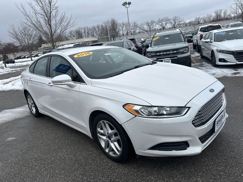 Used 2016 Ford Fusion SE image 3