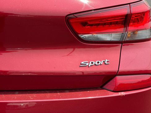 Used 2018 Hyundai Elantra GT Sport FWD image 27