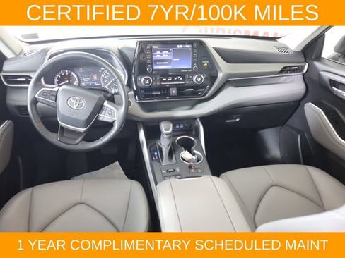 Used 2022 Toyota Highlander XLE AWD/4WD image 41