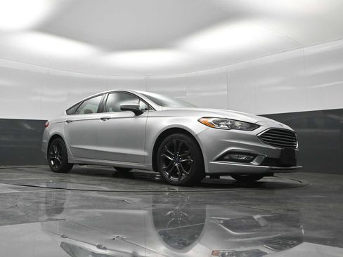 Used 2018 Ford Fusion SE w/ Equipment Group 201A FWD image 18
