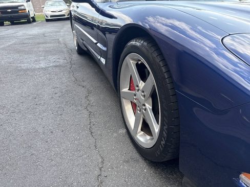Used 2004 Chevrolet Corvette Convertible w/ Preferred Equipment Group RWD image 13