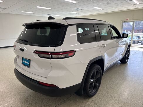 Used 2024 Jeep Grand Cherokee L Altitude image 7