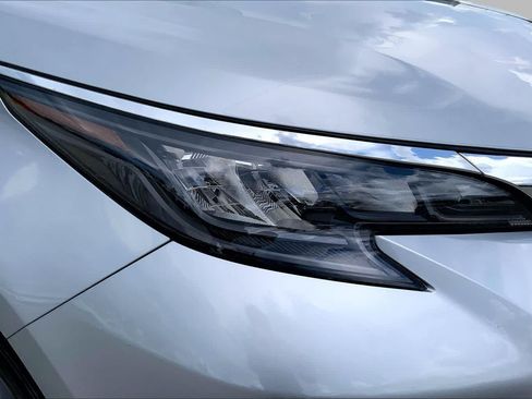 Used 2025 Toyota Sienna XLE w/ XLE Plus Package FWD image 27