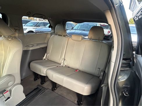 Used 2013 Toyota Sienna XLE image 11