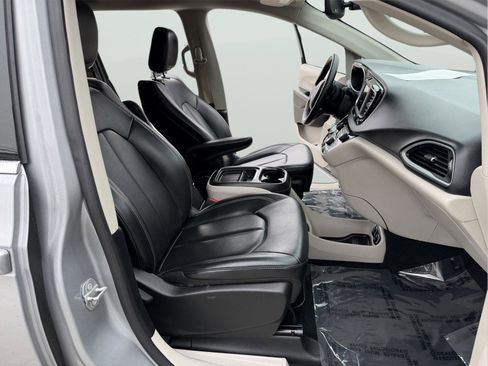 Used 2020 Chrysler Voyager Lxi image 18