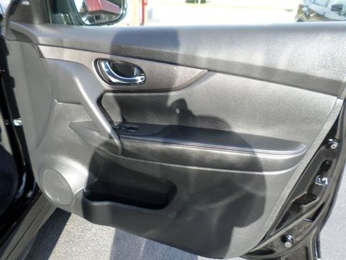 Used 2019 Nissan Rogue SV w/ Premium Package AWD/4WD image 36