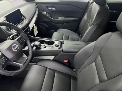 Certified 2025 Nissan Rogue SV w/ SV Premium Package image 10