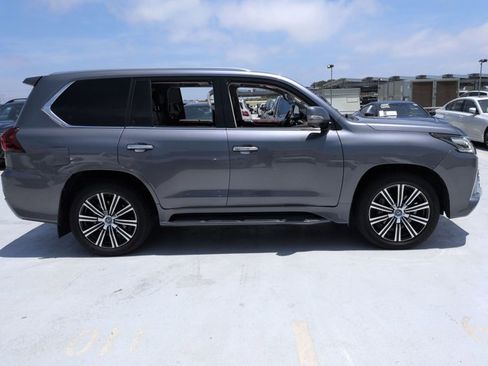 Used 2018 Lexus LX 570 4WD w/ Luxury Package image 4