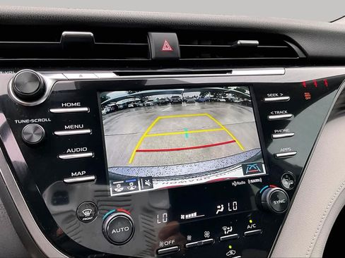 Used 2020 Toyota Camry XLE FWD image 24