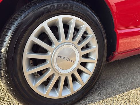 Used 2005 Ford Thunderbird image 24