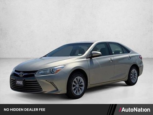 Used 2017 Toyota Camry LE FWD image 1