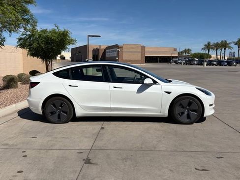 Used 2023 Tesla Model 3 Standard Range image 4