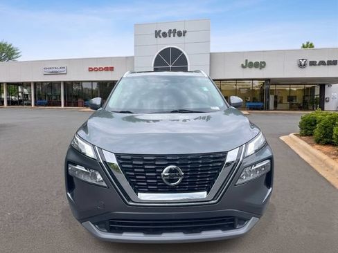 Used 2021 Nissan Rogue SV w/ Premium Package FWD image 3