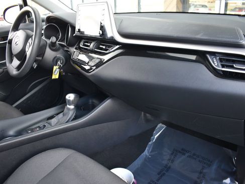 Used 2021 Toyota C-HR LE image 39