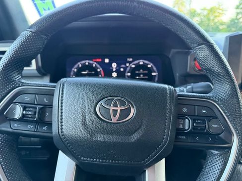 Certified 2025 Toyota Tacoma TRD Off-Road AWD/4WD image 25