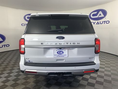 Used 2023 Ford Expedition Max XLT image 4