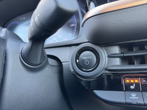 Used 2025 Toyota Crown Signia Limited image 7