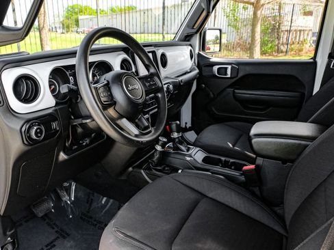 Used 2023 Jeep Gladiator Sport AWD/4WD image 5