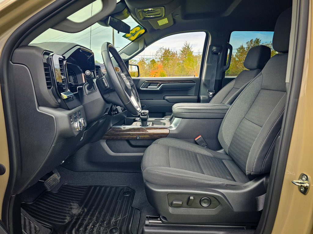 Used 2023 GMC Sierra 1500 Elevation w/ LPO, Elevation Black Package AWD/4WD image 13