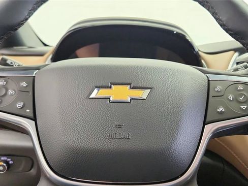 Used 2023 Chevrolet Traverse Premier FWD image 27