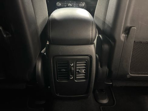 Used 2024 Dodge Durango SXT w/ SXT Blacktop Group image 19