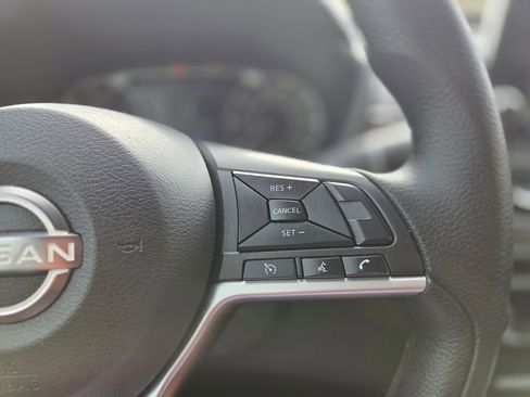 Used 2024 Nissan Altima 2.5 SV FWD image 18