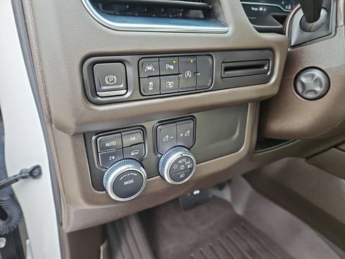 Used 2023 GMC Yukon SLT w/ SLT Premium Package AWD/4WD image 19