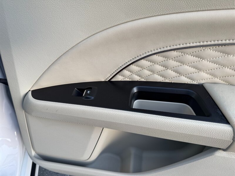 Used 2018 Ford Fusion Platinum FWD image 34