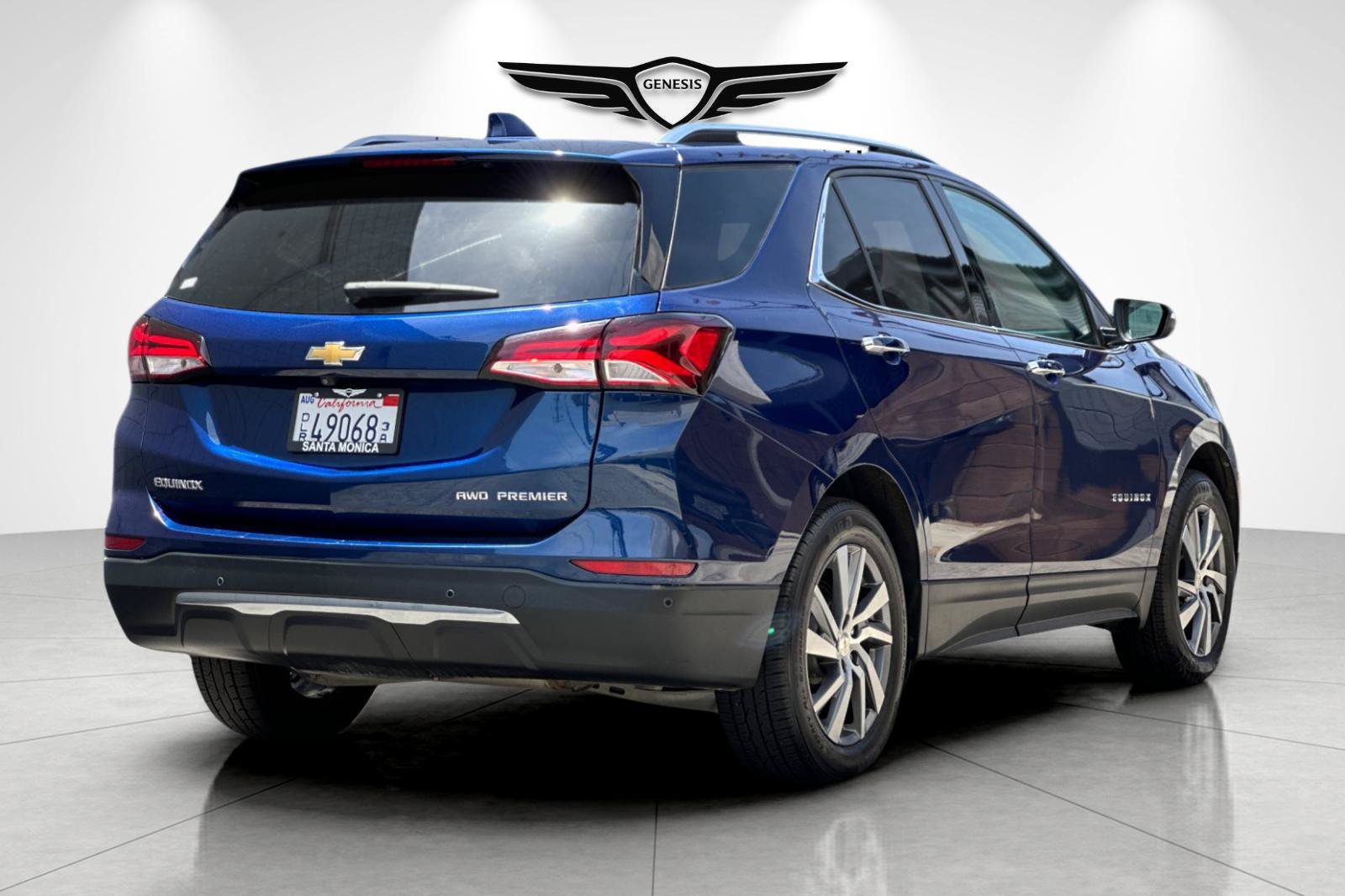 Used 2023 Chevrolet Equinox Premier AWD/4WD image 3